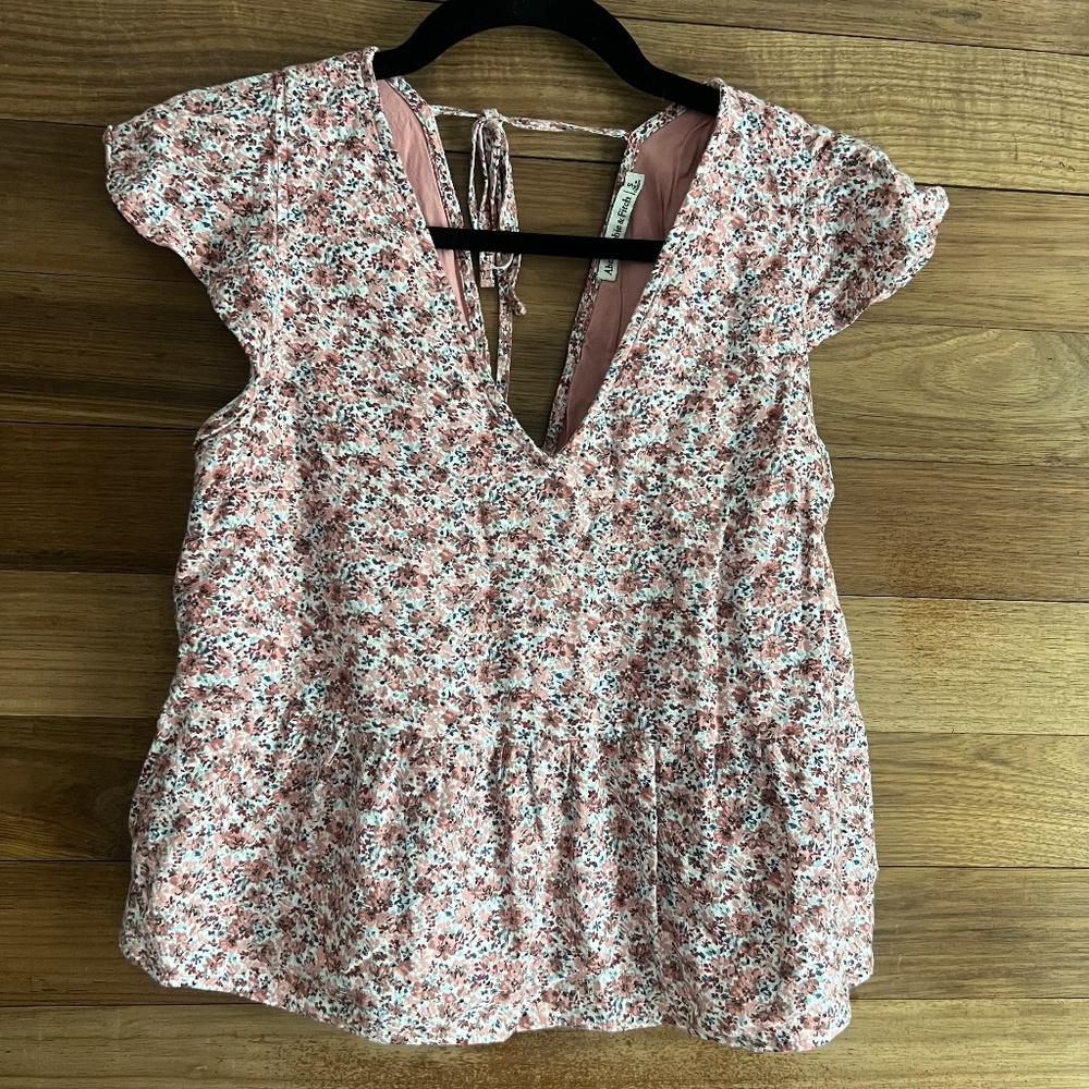 Abercrombie & Fitch Floral V-Neck Blouse
